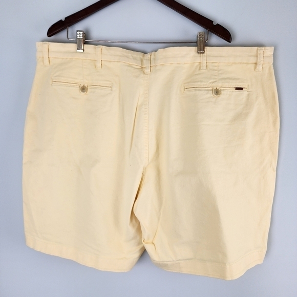 Chaps Men's Flat Front Stretch Shorts Yellow Size 46 - Picture 3 of 6